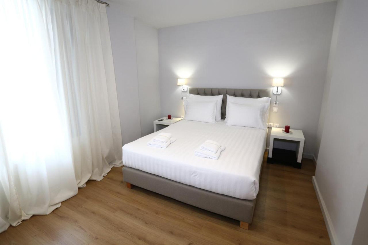 1900 Athenian House * Atina