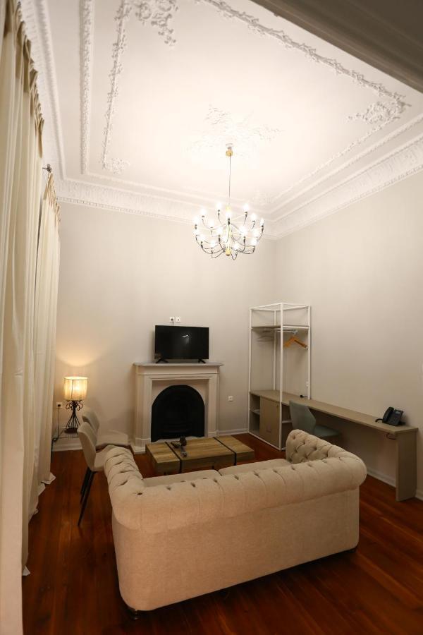 1900 Athenian House Otel *